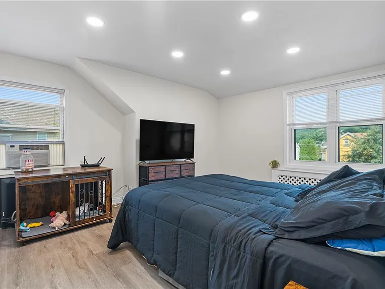 726 Seneca St #2 — Photo 8