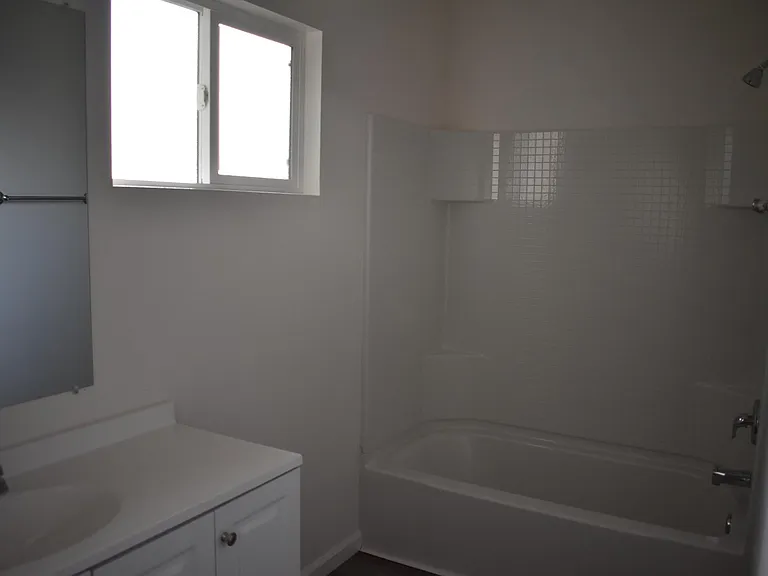 1134 Mentone Ave — Photo 14