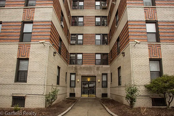 Sold by Garfield Realty  | media 30