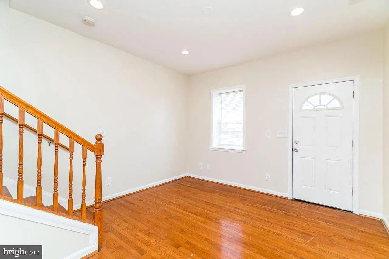 4 bed, 2.5 bath, 1360 sqft, $2,000 — Photo 3