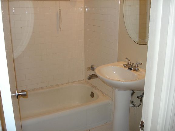 3rd image of 126 W Mosier St