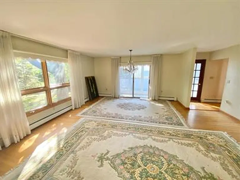 8 Greenwood Ave — Photo 8