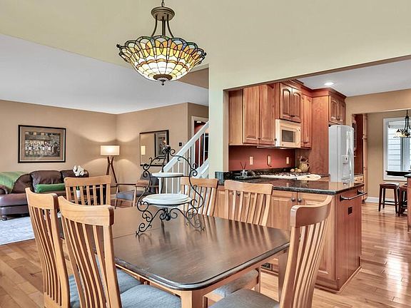 4th image of 8264 Kingslee Rd