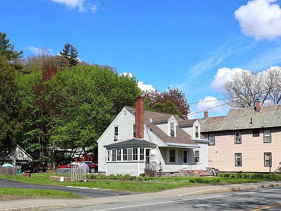 4th image of 427 Maple Street