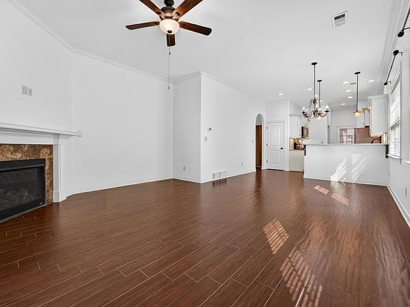 4th image of 250 Cherokee Cir
