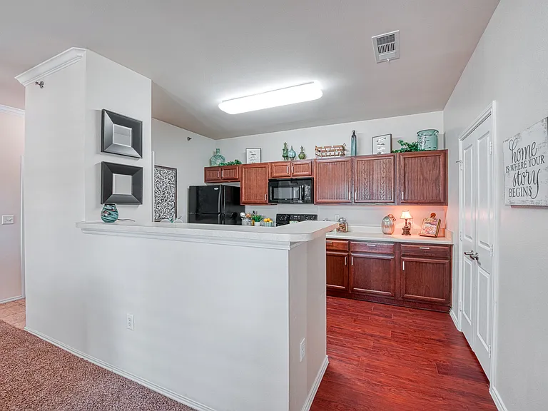Legend Park Apartments — Photo 6