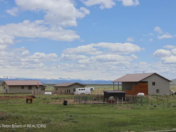 362 Snowmobile Ln, Pinedale, WY 82941