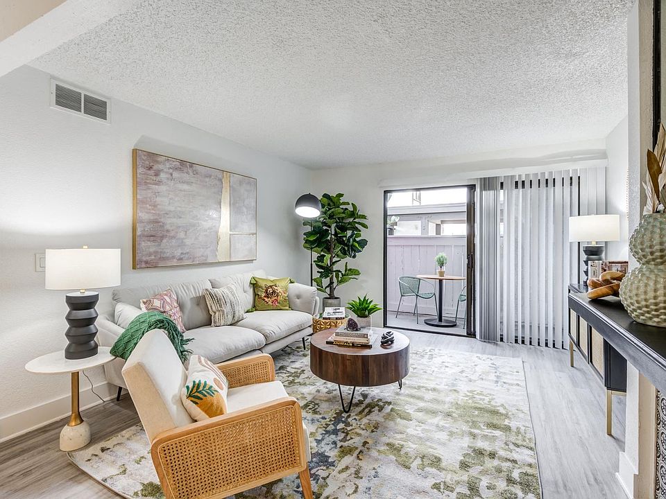 Fusion Warner Center - Living Room