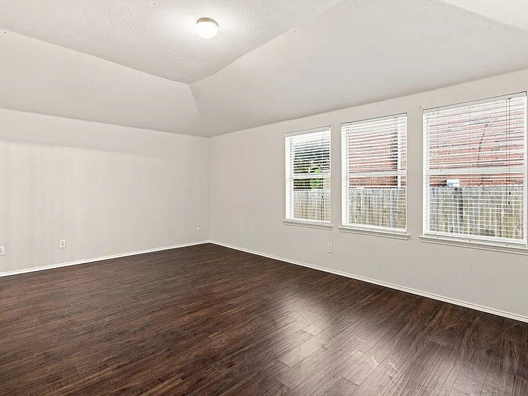 5905 Calloway Dr — Photo 16