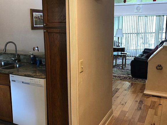 5th image of 222 Woodlake Wynde