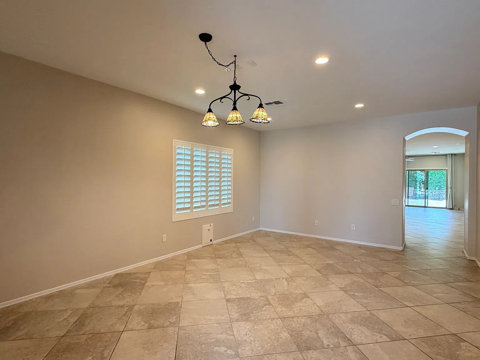 4 bed, 2546 sqft, $3,495 — Photo 2