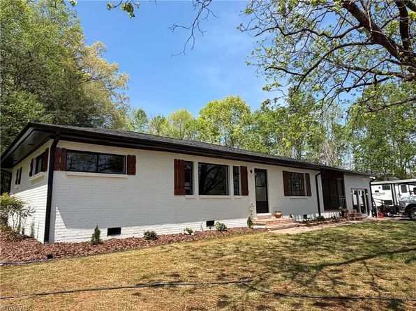 2197 Blackberry Rd, Thomasville, NC 27360