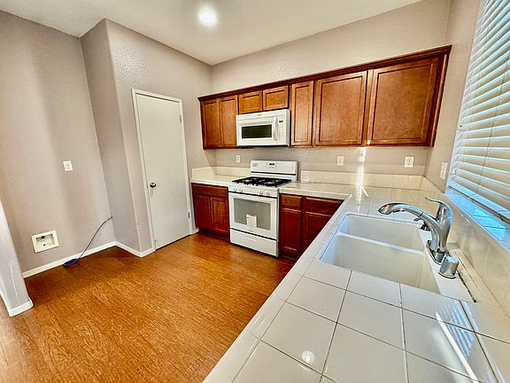 4th image of 2230 Hayden Brook Dr