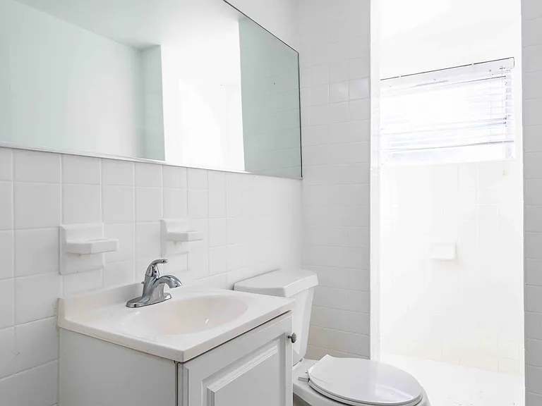 437 NE 82nd St #14 — Photo 8