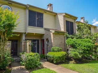 718 Country Place Dr, Houston, TX 77079