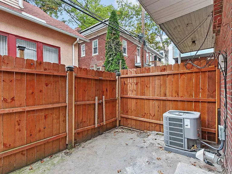 916 May St — Photo 19