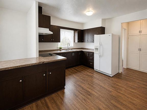 4th image of 132 W 8th Ave