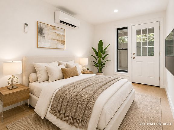5th image of 1014 Putnam Ave #1A