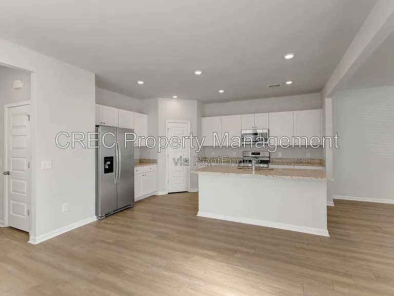 1465 Central Ave — Photo 2