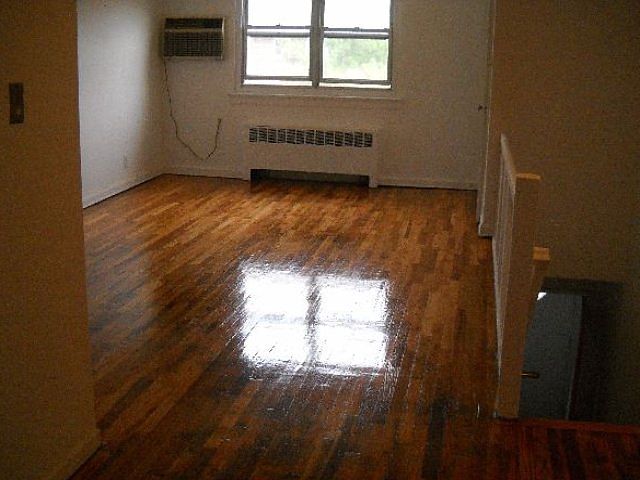 1st image of 22918 Kingsbury Ave