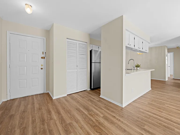 62 Eton Way — Photo 7