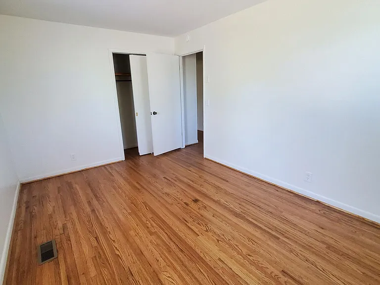 323 Bonnahurst Dr — Photo 13