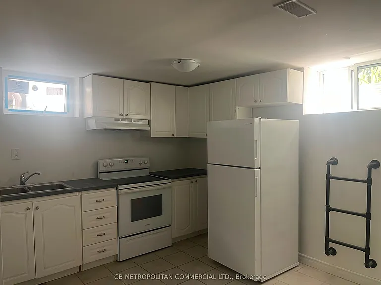 110 Marcella St — Photo 3