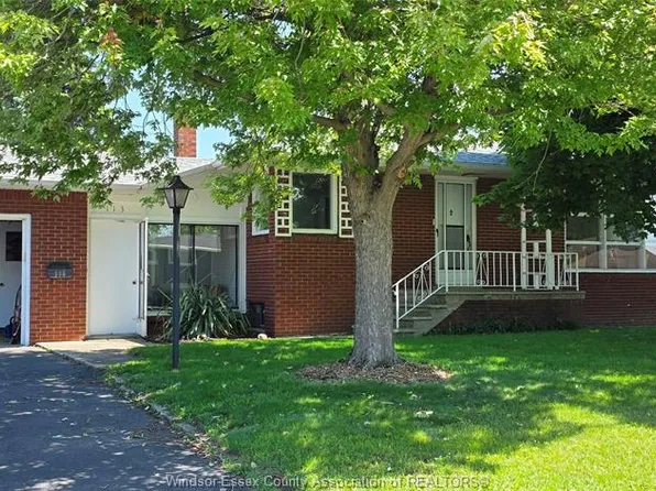 113 Victory St, Lasalle, ON N9J 2C3