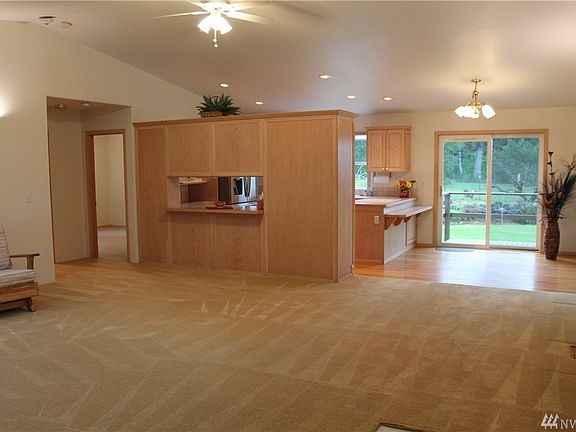 2nd image of 210 W Dayton Trails Dr