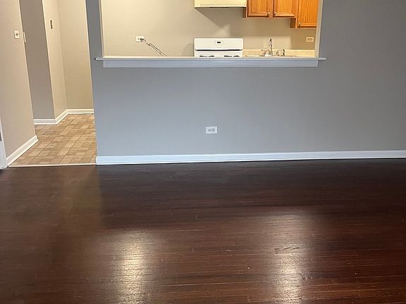 3rd image of 8817 S Roberts Rd APT 11