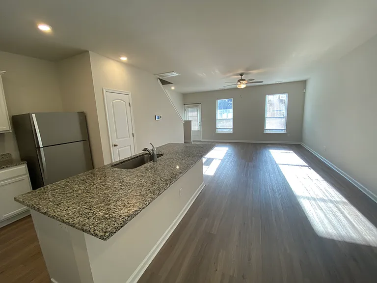 1512 Auckland Ct — Photo 11