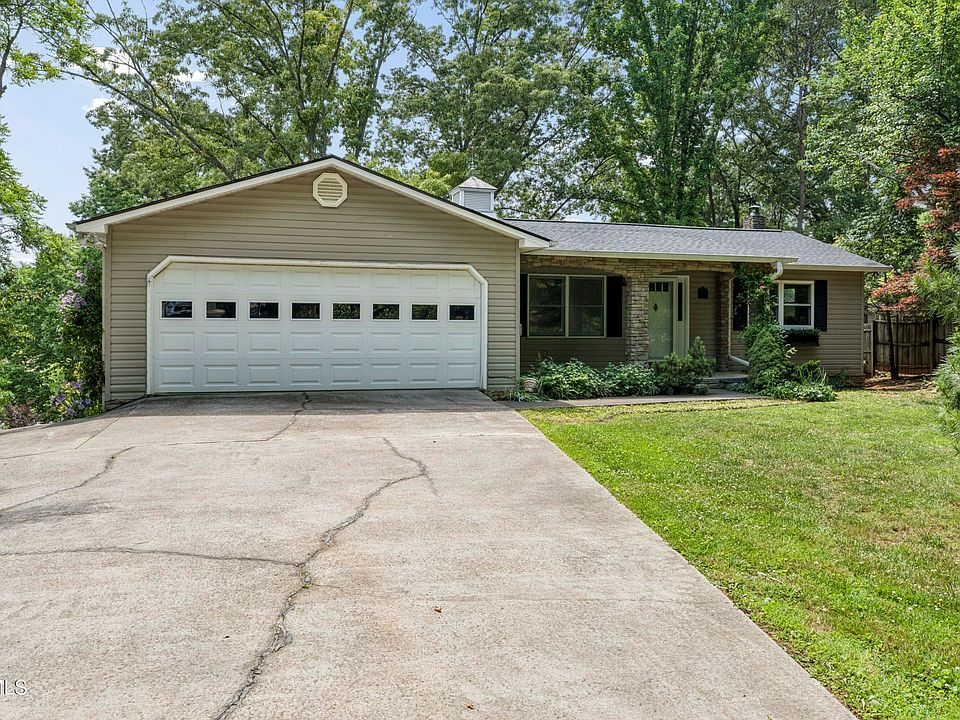 1st image of 236 Lakeshore Cir