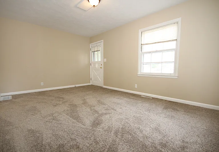 109 Sunset Dr — Photo 3
