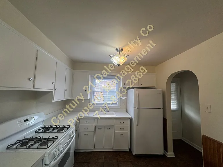 303 Maywood Rd — Photo 3