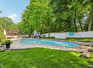 79 Sheffield St, Oakland, NJ 07436
