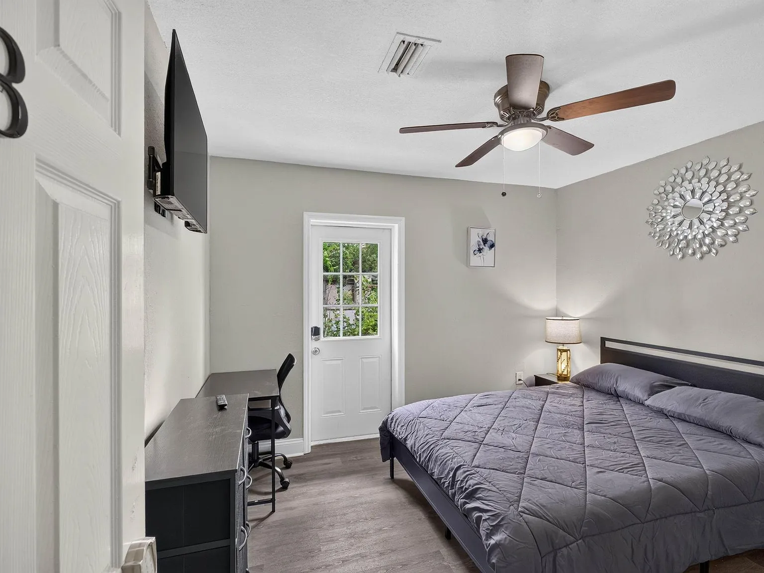3 bed, 3.0 bath, 1500 sqft, $1,343 — Photo 2