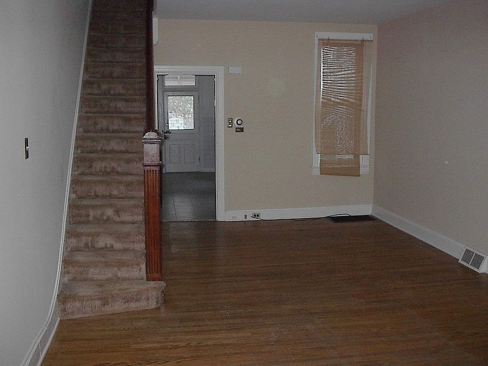 Living/dining area