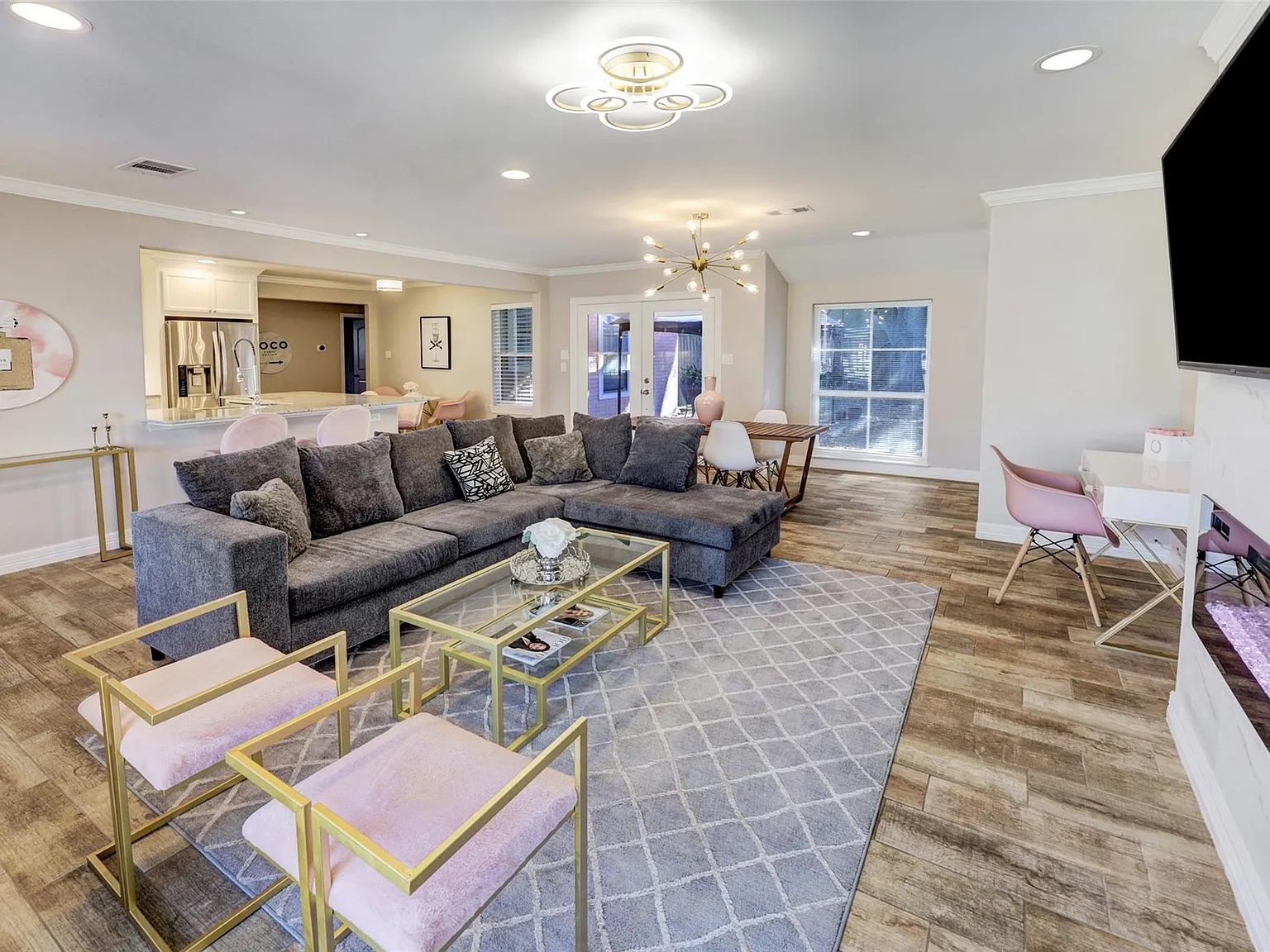 4 bed, 2.0 bath, 1726 sqft, $2,500 — Photo 3