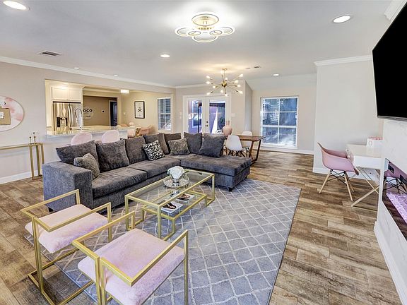 3rd image of 9007 Beverlyhill St