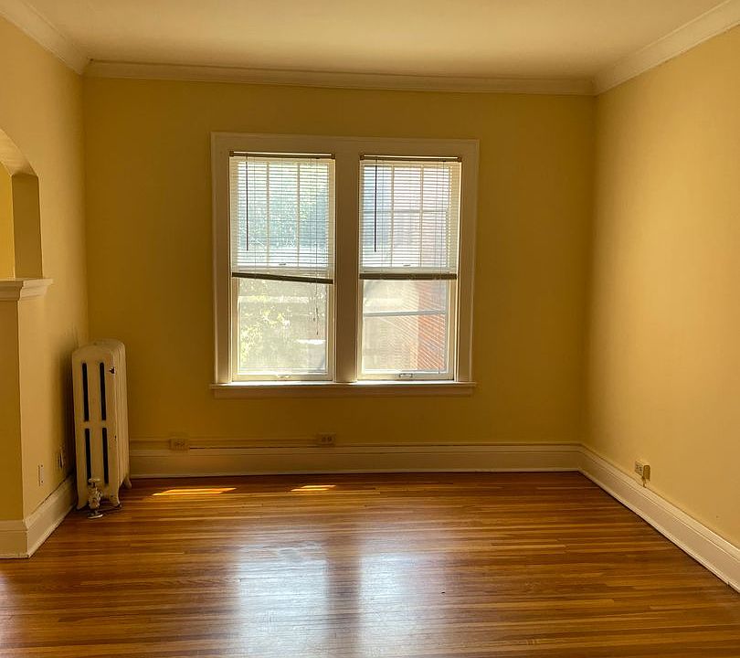 1st image of 610 W Franklin Ave #211
