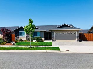 2708 SW Elmer Nelson Ln, Grants Pass, OR 97527