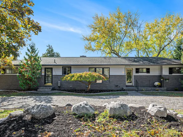 60 Waldon Rd, Clarkston, MI 48346