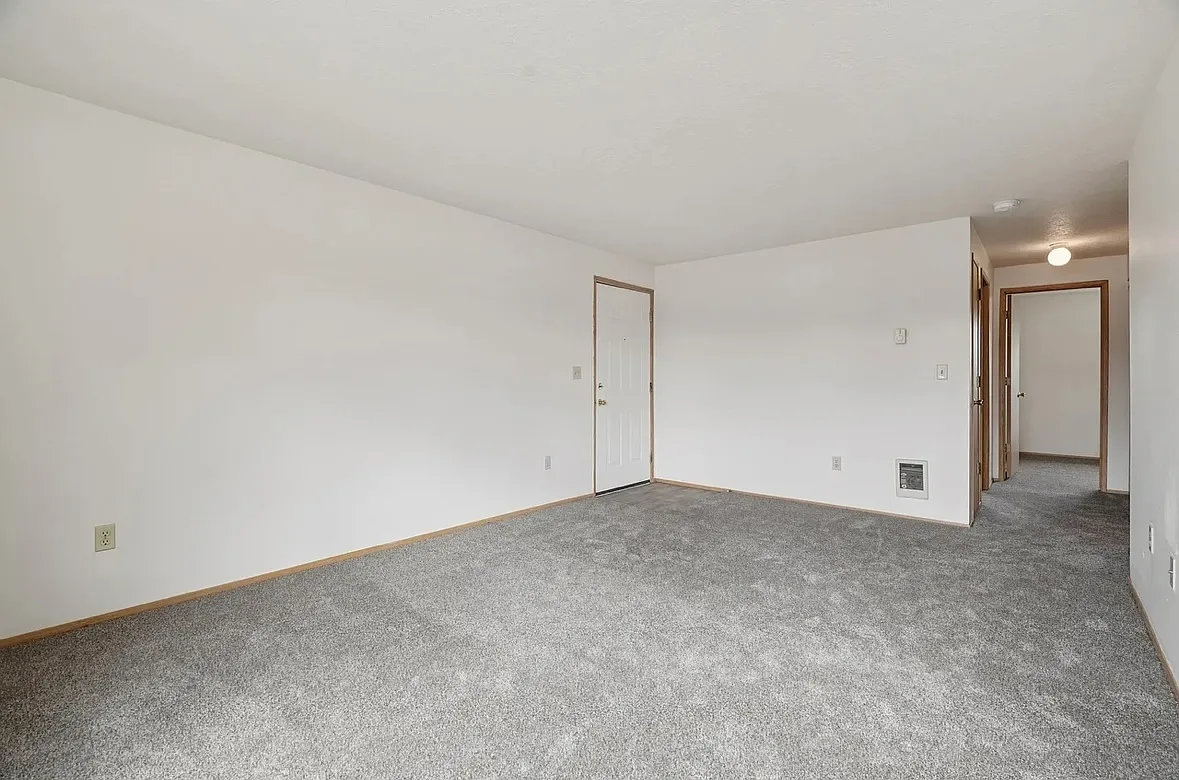 Pioneer Court Apartments — Photo 3