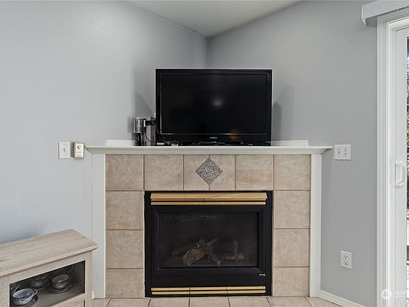 5th image of 591 Sunset Avenue NE #A