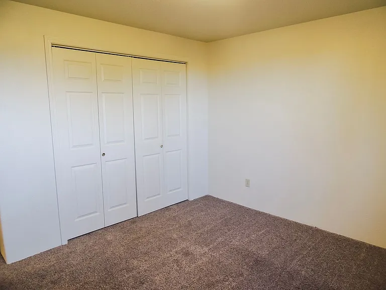 1038 W C St — Photo 6