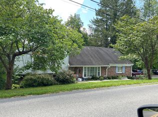 1153 Country Club Rd, Oak Hill, WV 25901