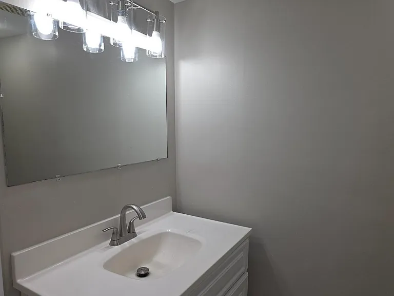 218 Eisenhower Ct — Photo 18