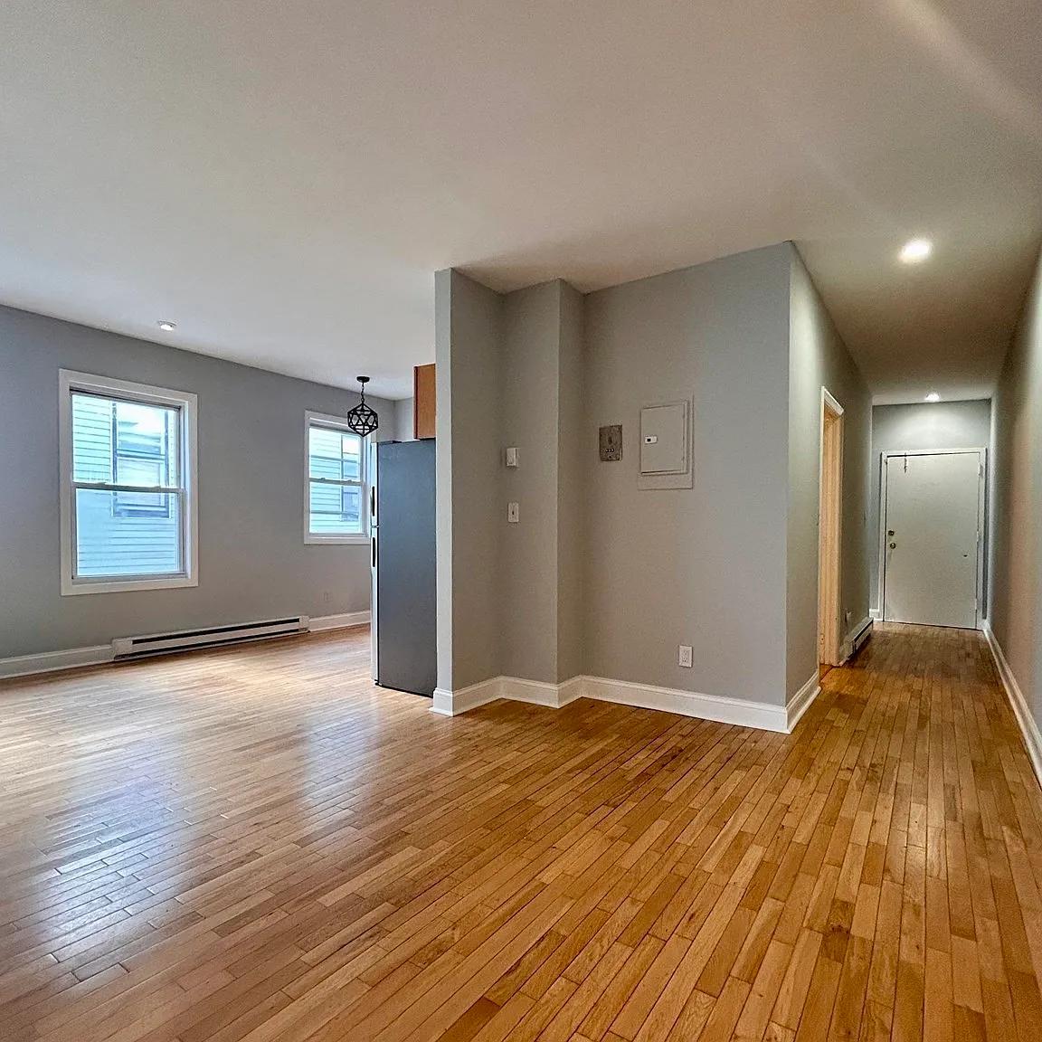3 bed, 1.0 bath, 900 sqft, $3,100 — Photo 2