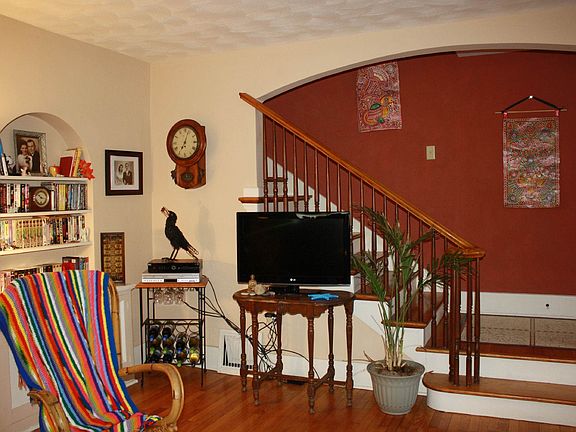 5th image of 801 N Broadway Ave