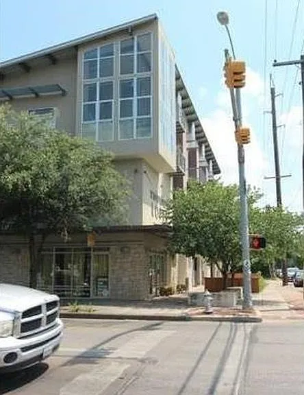 1601 E Cesar Chavez St #204 — Photo 6